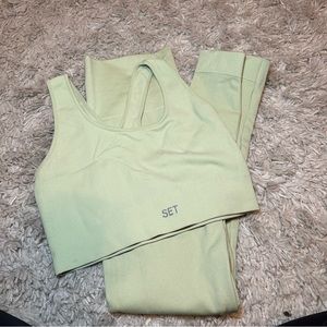 Set active Madelyn Cline set